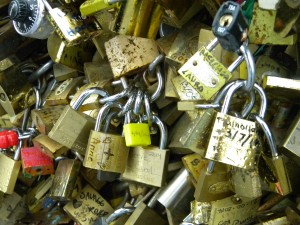 A close up of some of the locks on the Pont de l'Archevêché