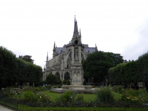 The eastern façade of Notre Dame with flying buttresses.