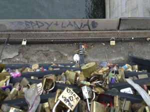 This is on the BACK of the bridge siding; to get locks on this side is dangerous! One would have to hold a friend very carefully to make sure that friend didn't slip into the Seine while trying to place his or her lock.